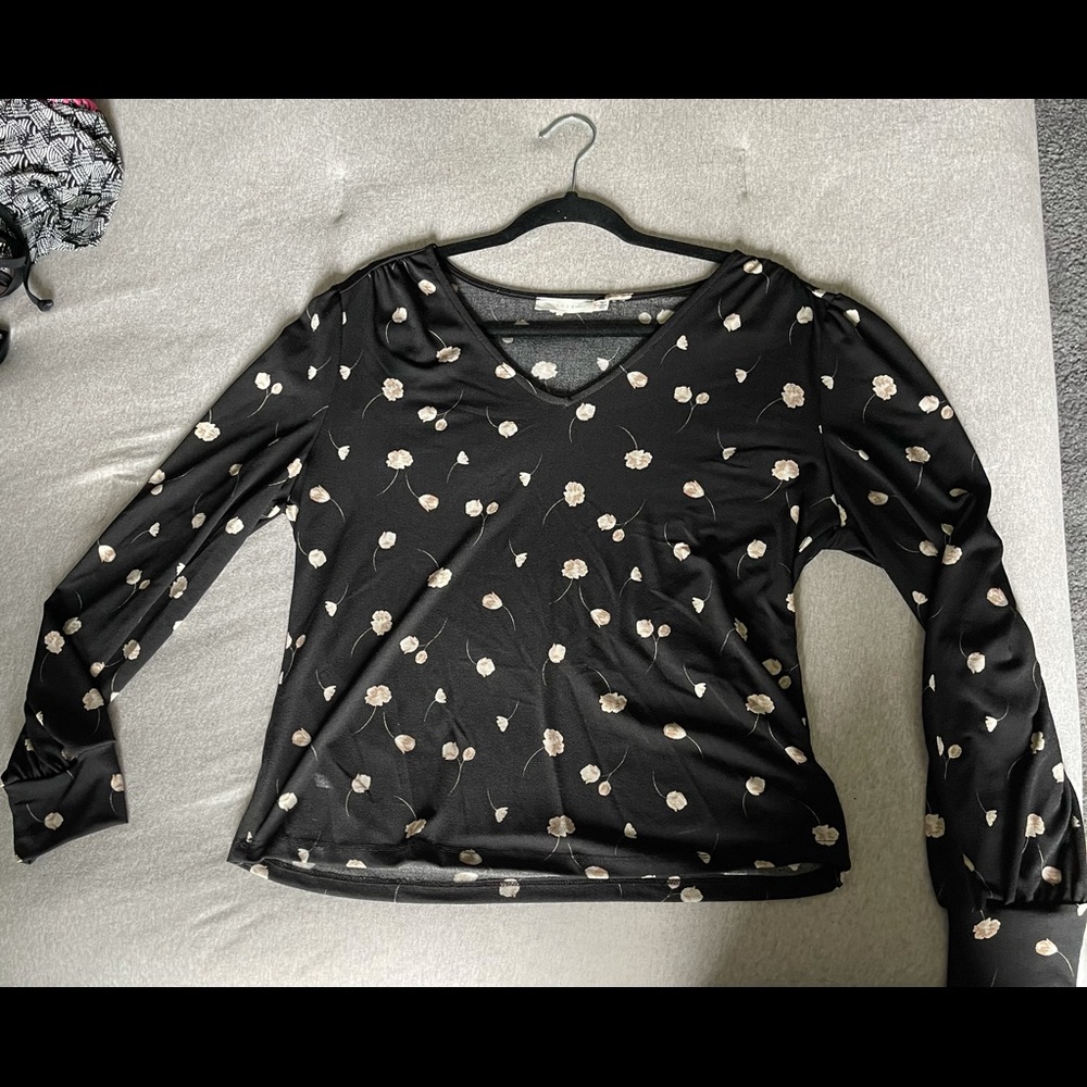 Floral print black top